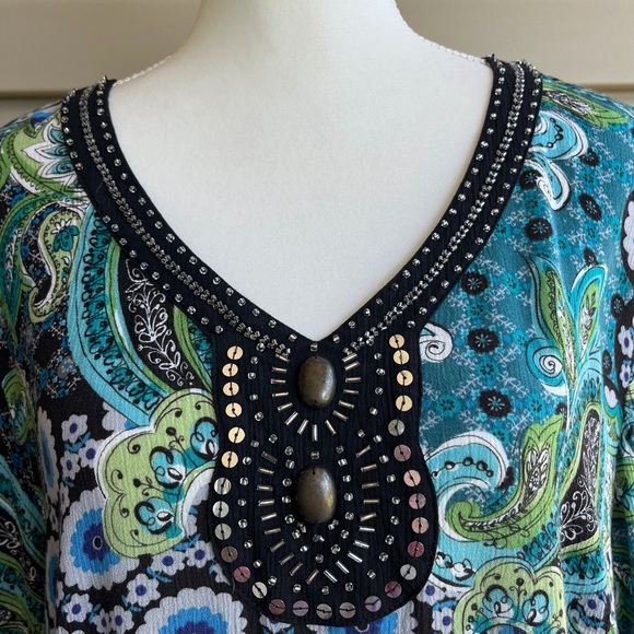 •Dress Barn• Long Sleeved Embellished Tunic Top - Size 1X - Picture 3 of 9